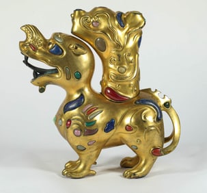 A QING DYNASTY GILT BRONZE ORNAMENT WITH GEMSTONES AND AUSPICIOUS ANIMALS