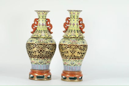 QING DYNASTY FAMILLE ROSE REVOLVING VASE