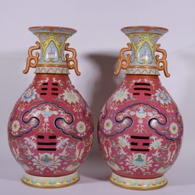 QING DYNASTY YANGCAI PURPLE-RED REVOLVING VASE