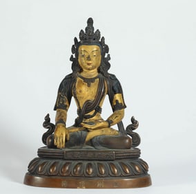 SIX-GRADE BUDDHA STATUE IN THE BUDDHIST BUILDING OF THE QING DYNASTY