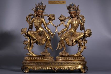 A PAIR OF YONGLE BRONZE GILT GUANYIN STATUES FROM THE MING DYNASTY