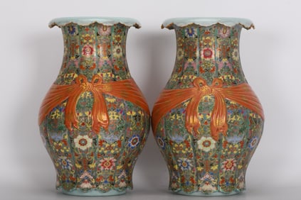 QING DYNASTY ENAMEL CLOISONNE GOLD-PAINTED CLOTH BAG BOTTLE