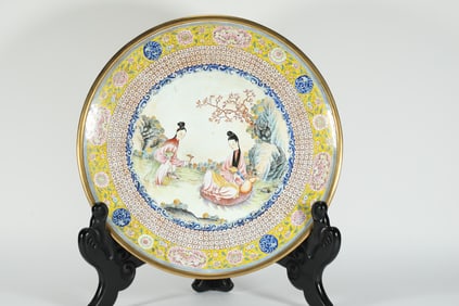 QING DYNASTY COPPER-BASED PAINTED ENAMEL FIGURE PLATE