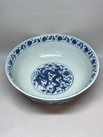 LARGE BOWL WITH DRAGON PATTERN FROM MING AND QING DYNASTIES