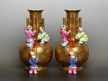QING DYNASTY WESTERN-STYLE CARVED PORCELAIN BABY PLAY VASE