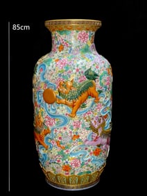 QING DYNASTY ENAMEL-COLORED LION FLOWER LANTERN VASE
