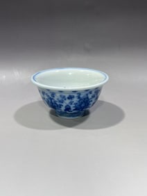 MING DYNASTY BLUE AND WHITE HAND-PRESSING CUP