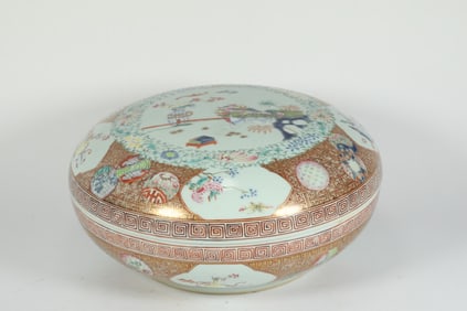 QING DYNASTY FAMILLE ROSE BOX