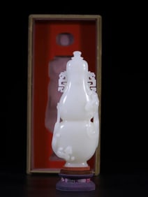 QING DYNASTY HETIAN JADE GOURD BOTTLE
