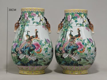QING DYNASTY ENAMEL-PAINTED FLOWER AND BIRD DEER HEAD VASE