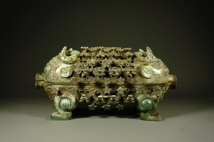 WARRING STATES PERIOD BRONZE COVERED BOX