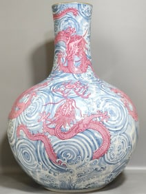 QING DYNASTY BLUE AND WHITE PORCELAIN DRAGON PATTERN CELESTIAL GLOBE VASE
