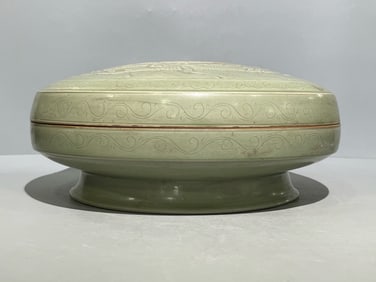SONG DYNASTY CELADON COVERED BOX