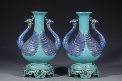 QING DYNASTY TURQUOISE PEACOCK SPREADING ITS TAIL AND GILDED VASE