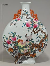 NINE PEACH LONGEVITY PATTERN FLAT BOTTLE FROM THE QING DYNASTY