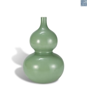 Qing Dynasty Qianlong period Dongqing glaze gourd-shaped vase
