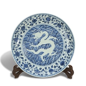Ming Dynasty Yongle period, Large blue-and-white plate with reserved white, incised sea wave and