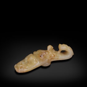 Han Dynasty Jade belt hook with dragon patterns