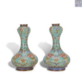 Qing Dynasty Qianlong period, A pair of enamel-on-copper garlic-shaped vases with floral patterns