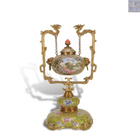 Qing Dynasty Qianlong period, Enamel-on-copper hanging jar with Western figure patterns