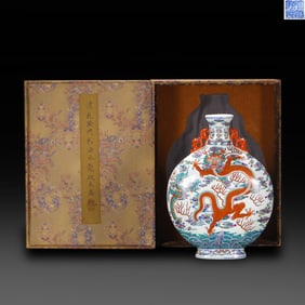 Qing Dynasty Qianlong period, Doucai moon-flask with kui-dragon ears and "dragon teaching son"