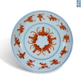 Qing Xianfeng period a Blue-and-white and vermilion red plate with the pattern of "Great Happiness