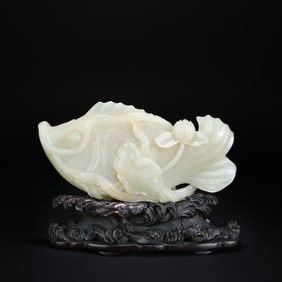 Qing Dynasty Hetian jade ornament carved with "abundance year after year"