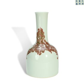 Qing Dynasty Kangxi period, Underglaze red bell-shaped zun with chi-phoenix patterns