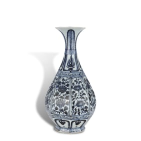 Yuan Dynasty Blue-and-white octagonal yuhuchun vase with flower patterns