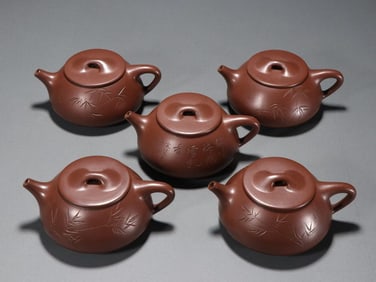 Gu Jingzhou A set of purple clay "Shipiao" teapots carved with bamboo patterns