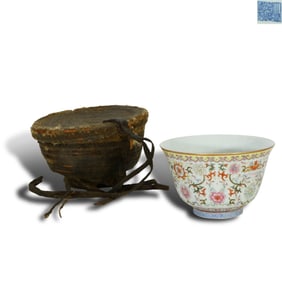 Jiaqing period, Qing Dynasty Famille rose tea bowl with interlocking lotus and Eight Treasures