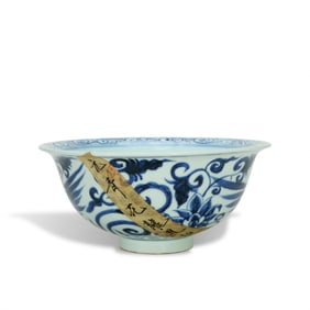 Yuan Dynasty Blue-and-white bowl with dragon and phoenix patterns