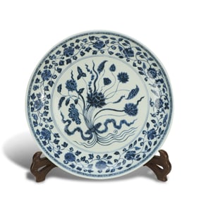 Ming Dynasty Yongle period, Large blue-and-white plate with "bundle of lotus" patterns