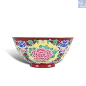 Qing Dynasty Kangxi period, Enameled bowl with carmine-purple ground and openwork flower patterns