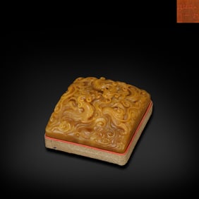 Qing Dynasty Tianhuang stone seal with chi-dragon knob, inscribed "Seal of the Duke of Fuguogong and
