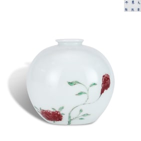 Qing Dynasty Kangxi period, Underglaze red and five-color apple-shaped zun with floral patterns