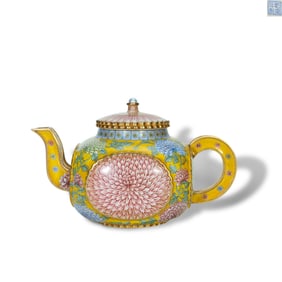 Qianlong period Qing Dynasty Copper-body painted enamel square pot with chrysanthemum motifs