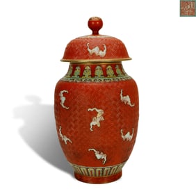 Qing Dynasty Qianlong period, Famille rose covered jar imitating carved red lacquer, with brocade