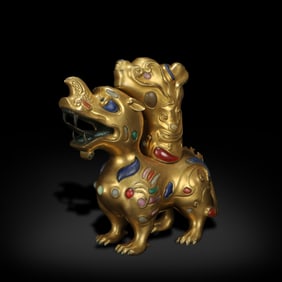 Qing Dynasty Gilt-bronze mythical beast incense burner inlaid with various treasures