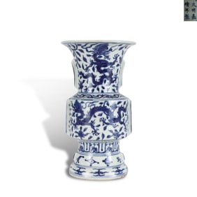 Ming Dynasty Jiajing period, Blue-and-white flower vase with dragon patterns and protruding blades