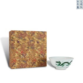 Ming Dynasty Hongzhi period, White-ground green-colored bowl with dragon patterns