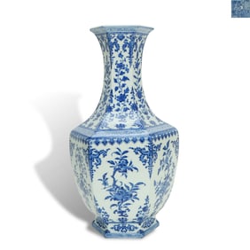 Qing Dynasty Qianlong period, Blue-and-white hexagonal vase with detached flower and fruit patterns