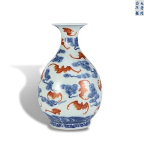 Qing Dynasty Tongzhi period Blue-and-white yuhuchun ping with iron-red cloud and bat