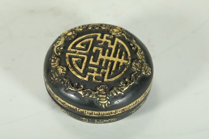 GILDED LONGEVITY CHARACTER BOX FROM THE QING DYNASTY
