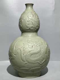 SONG DYNASTY CELADON GOURD-SHAPED BOTTLE