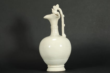 SUI DYNASTY WHITE PORCELAIN DRAGON BOTTLE