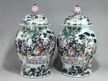 A PAIR OF QING DYNASTY FAMILLE ROSE JARS DEPICTING GENERALS