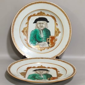 A PAIR OF QING DYNASTY WESTERN-STYLE FIGURE PLATES