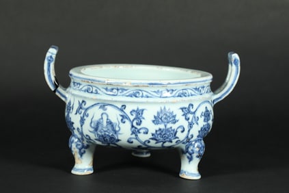 MING DYNASTY BLUE AND WHITE LOTUS TRIPOD INCENSE BURNER