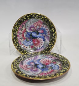 A PAIR OF QING DYNASTY ENAMEL BUTTERFLY PLATES